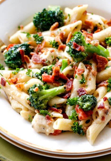 Skinny Cheesy Bacon Ranch Chicken Pasta - this easy flavorful pasta is an all time FAMILY FAVORITE with ranch chicken in a lightened up cheesy ranch sauce - with BACON, broccoli and bell peppers!