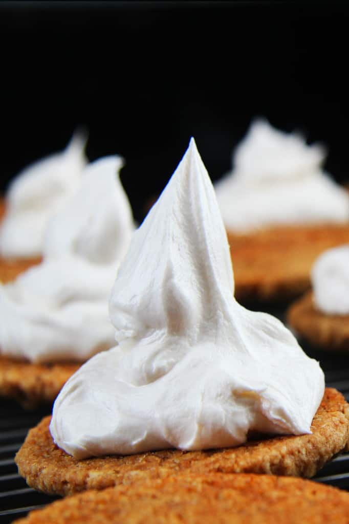 These Little Debbie's Oatmeal Cream Pies copycat are melt-in-your-mouth addicting.ย The cookies are bursting with buttery, chewy, brown sugar, molasses oatmeal which sand whichย a luscious creamy vanilla center.ย After one bite, you will never want to buy Little Debbies' Oatmeal Cream Pies ever again! showing how to make oatmeal cream pies by frosting bottom sides of cookies