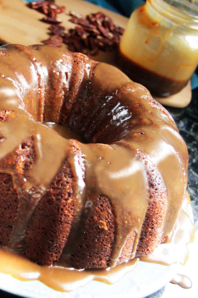 Toffee-Pecan-Caramel-Pound-Cake-(01)