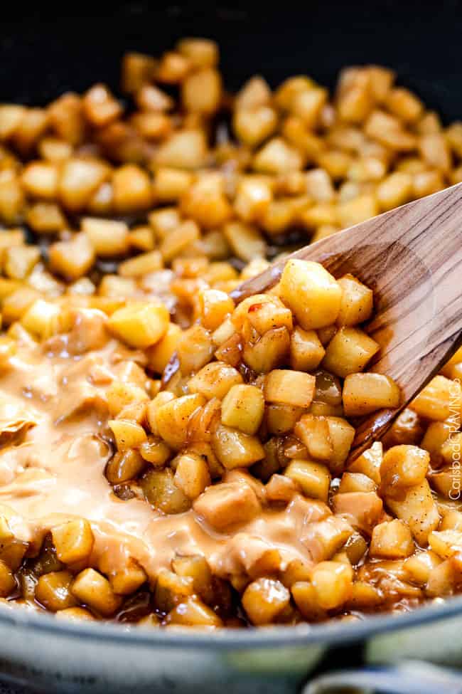 Salted Caramel Peanut Butter Apple Pie Dip - I cannot stop eating this dip!!! Warm, cinnamon brown sugar apples smothered in peanut butter caramel sauce AKA INSANE!! #thanksgiving #appetizer #Fall