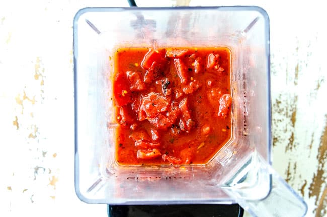 showing how to make marinara sauce by purreing tomatoes in a blender