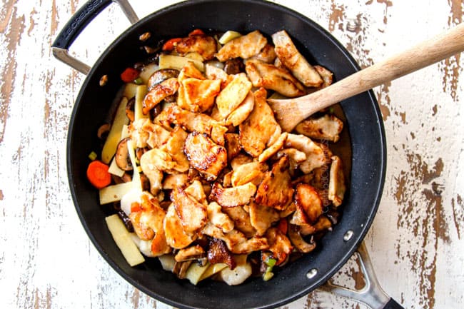 showing how to make Moo Goo Gai Pan by adding seared chicken back to pan