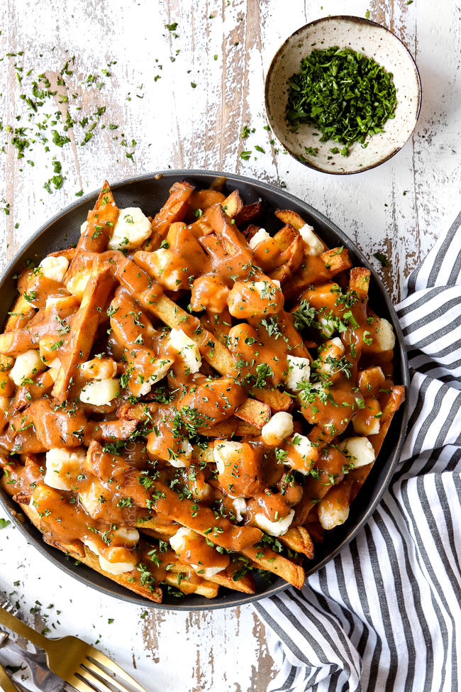 top view showing how to make poutine recipe by garnishing with parsley