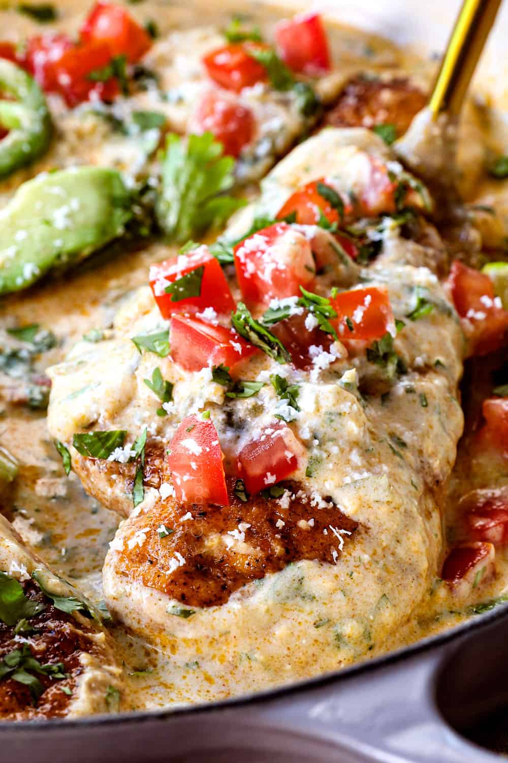 up close of smothered chicken showing how creamy the sauce is