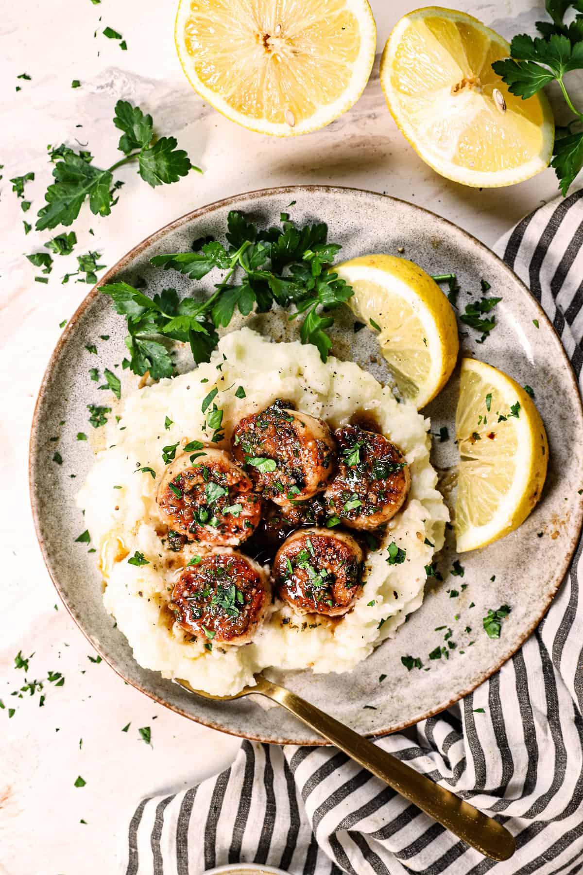 showing how to serve scallops recipe with mashed potatoes